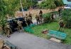 Tiroteo entre fuerzas de seguridad de Ucrania revela fracturas internas en Kiev Militares armados se despliegan en una calle de Kiev durante un enfrentamiento entre el SBU y el GUR.