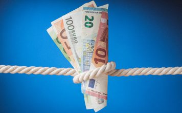La Unión Europea enfrenta una dura batalla presupuestaria Billetes de euros atados a una soga, en una imagen de referencia