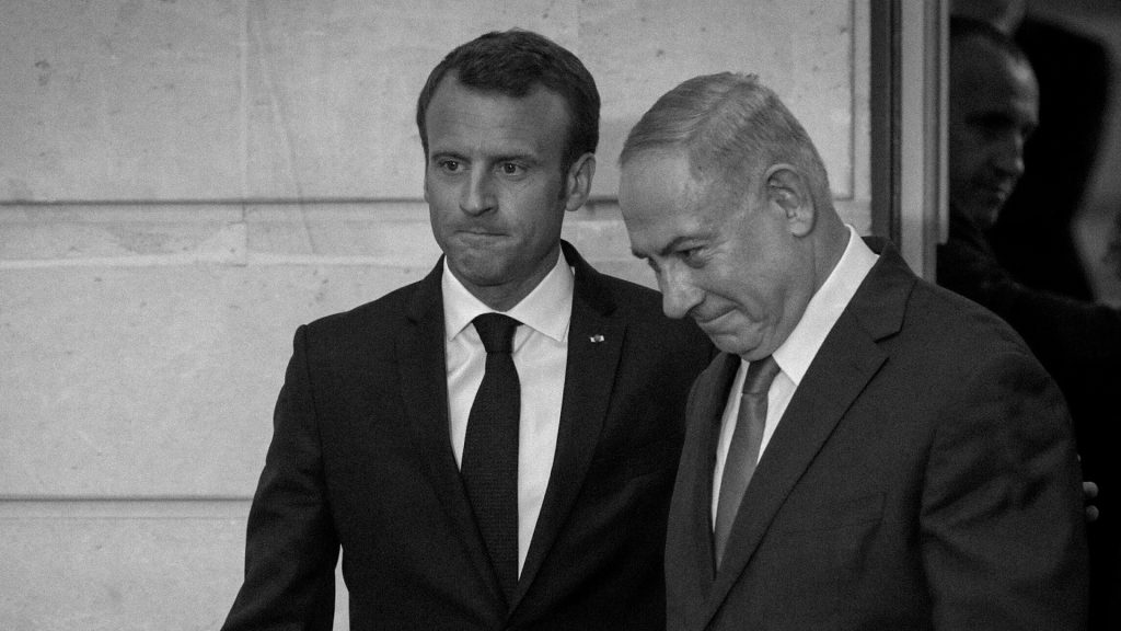 Dos autoridades durante un encuentro oficial en medio de tensiones por los asentamientos israelíes.