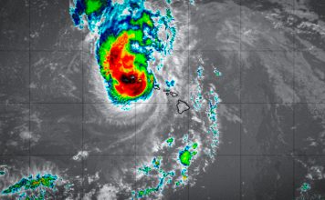 Huracán Lowell golpea Hawái con inundaciones y fuertes vientos Imagen satelital del huracán Lowell, categoría 2, sobre Hawái.