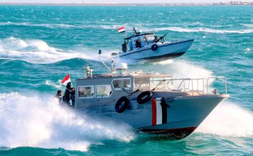 Hutíes asfixian la salida petrolera de Arabia Saudita Embarcaciones armadas navegan frente a la costa de Yemen en aguas del mar Rojo.