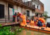 Inundaciones golpean India y obligan a evacuar a miles Equipos de rescate evacúan a residentes atrapados por inundaciones en India.