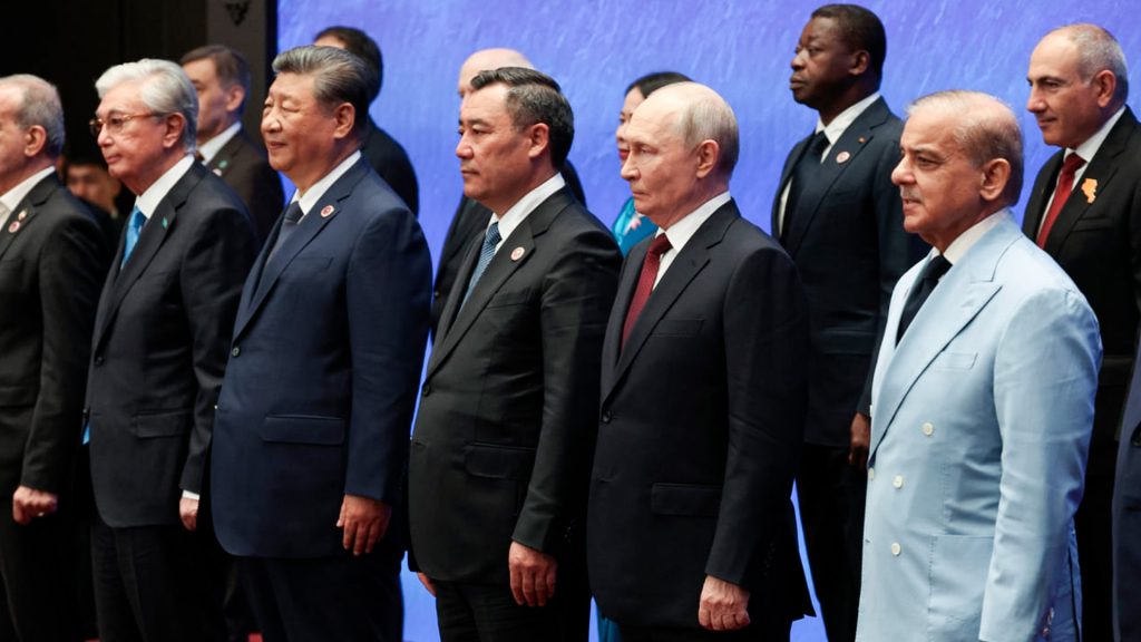Líderes internacionales durante la cumbre de la Organización de Cooperación de Shanghái OCS 2026.