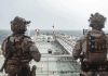 Ataque iraní deja varios militares estadounidenses heridos Marines estadounidenses embarcan en una nave en aguas del golfo de Omán