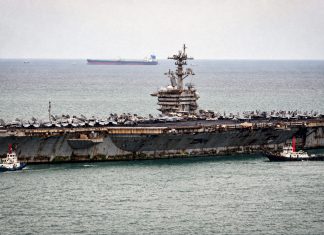 Un gigante viejo y oxidado: Así luce el USS Abraham Lincoln tras huir de Medio Oriente Portaaviones USS Abraham Lincoln de Estados Unidos llega a Tailandia con el casco oxidado.
