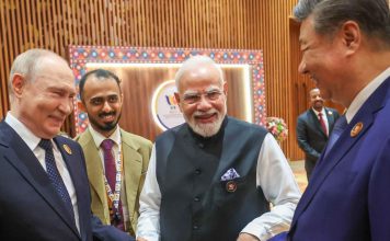 Xi Jinping llama a los BRICS a reformar el orden global El presidente de Rusia, Vladímir Putin, junto a sus homólogos Narendra Modi y Xi Jinping en la XVIII cumbre de los BRICS, Nueva Delhi, la India.