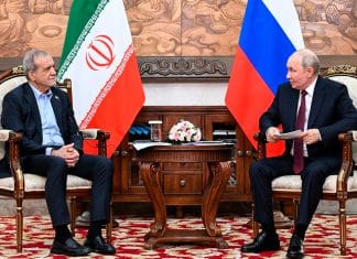 Putin cierra filas con Irán y envía mensaje a EEUU desde la cumbre de la OCS Vladímir Putin y Masoud Pezeshkian se reúnen durante la cumbre de la OCS frente a las banderas de Rusia e Irán.