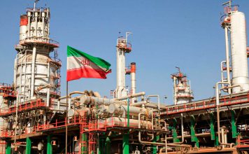 Bloqueo de Estados Unidos no frena exportaciones de petróleo de Irán Refinería de petróleo de Abadán con la bandera de Irán
