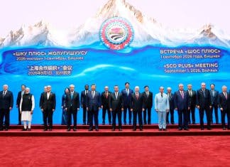 Turquía apuesta por la OCS como nuevo centro de poder mundial Líderes y representantes internacionales posan durante la reunión de la OCS en Biskek, Kirguistán.