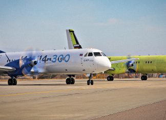 Rusia suministrará aviones de pasajeros a India Aviones regionales rusos Il-114-300 en una pista aeroportuaria.
