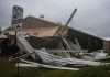 Edouard golpea Texas con fuertes lluvias y deja a miles sin electricidad Daños causados por la tormenta tropical Edouard en una tienda de excedentes militares en Texas.