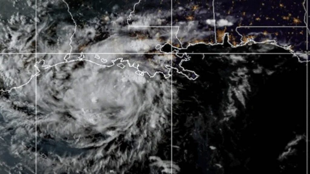 Imagen satelital de la tormenta tropical Edouard sobre el Golfo de México.
