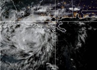 Tormenta Edouard gana fuerza y mantiene en alerta a Luisiana y Texas Imagen satelital de la tormenta tropical Edouard sobre el Golfo de México.