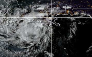 Tormenta Edouard gana fuerza y mantiene en alerta a Luisiana y Texas Imagen satelital de la tormenta tropical Edouard sobre el Golfo de México.
