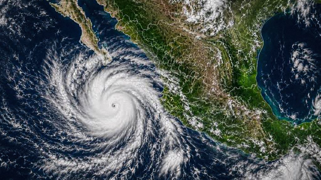 Imagen satelital de la tormenta tropical Marie frente a México.