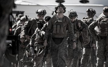 Guerra con Irán sacude al Ejército de EEUU: purgas, renuncias y arsenales bajo presión Tropas de Estados Unidos desembarcan en Puerto Rico durante una operación militar.