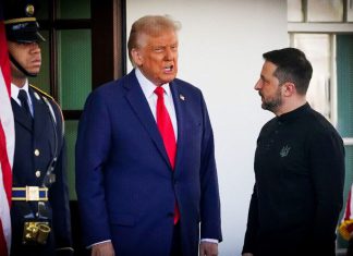 Donald Trump exige a Zelenski frenar ataques a refinerías rusas Donald Trump conversa con Volodímir Zelenski durante un encuentro oficial en Estados Unidos.