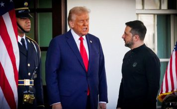 Donald Trump exige a Zelenski frenar ataques a refinerías rusas Donald Trump conversa con Volodímir Zelenski durante un encuentro oficial en Estados Unidos.
