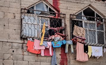Nuevo ataque israelí mata a joven palestina embarazada Vivienda dañada en el barrio de Al-Tuffah, en la Ciudad de Gaza.