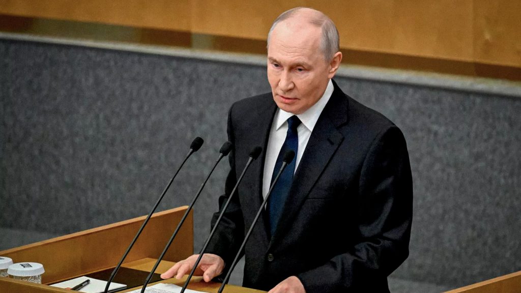 Vladímir Putin, presidente de Rusia, se dirige a la primera sesión plenaria de la Duma Estatal rusa de la IX legislatura.