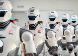 China acelera su carrera tecnológica y eleva la inversión en innovación Robots humanoides T800 de EngineAI son exhibidos tras salir de la línea de producción en una planta de fabricación, en Zhengzhou, provincia china de Henan