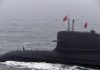 China refuerza su flota submarina y desafía a Estados Unidos Un submarino chino durante un desfile naval frente a Qingdao