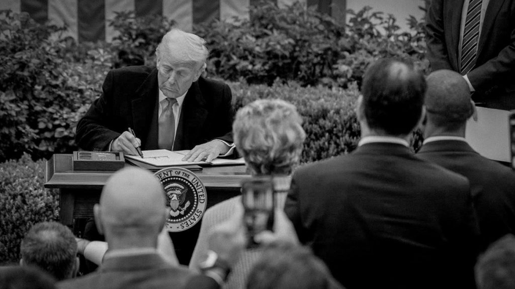 Donald Trump aplica aranceles globales del 10%, abril 2025