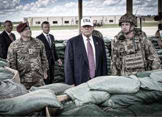 ¿Dónde acaba la cocaína decomisada en otros países y trasladada a EEUU? Donald Trump inspecciona cargamentos incautados durante una operación antidrogas
