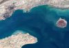 El poder de la Armada de Irán obliga a Estados Unidos a retirarse de Ormuz Imagen del estratégico estrecho de Ormuz, una de las principales rutas marítimas para el transporte mundial de petróleo.