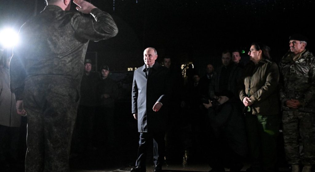 El presidente, Vladímir Putin, supervisa el armamento moderno de Rusia durante los Tsentr-2026