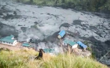 Inundaciones repentinas dejan desaparecidos y decenas de evacuados en Nepal Inundaciones repentinas destruyen edificios a lo largo del río Budhi Gandaki, en Nepal