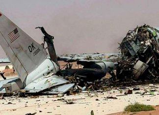 Guerra impuesta a Irán expone el desgaste militar de Estados Unidos Restos de un avión militar estadounidense destruido en Arabia Saudita.