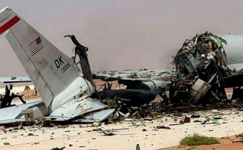Guerra impuesta a Irán expone el desgaste militar de Estados Unidos Restos de un avión militar estadounidense destruido en Arabia Saudita.