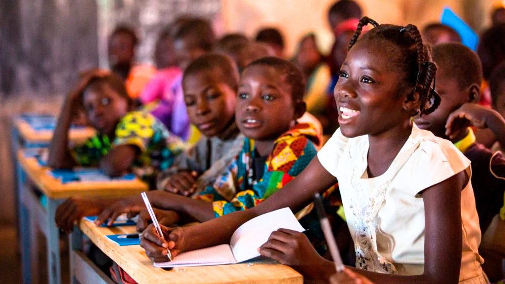 Estudiantes de Burkina Faso durante una jornada escolar/ ARCHIVO