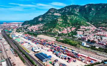 China acelera su conexión comercial con Europa y Asia Central Vista aérea de la Base de Cooperación Logística China-Kazajstán, en Lianyungang, provincia de Jiangsu, en el este de China