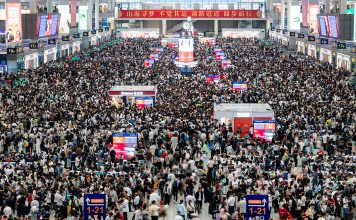 China moviliza más de 2,100 millones de viajes durante la Semana Dorada Estación de Hongqiao en Shanghái abarrotada de viajeros durante la Semana Dorada.