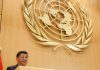 China propone tres medidas para fortalecer la Asamblea General de la ONU Xi Jinping pronuncia un discurso ante el emblema de las Naciones Unidas en Ginebra.