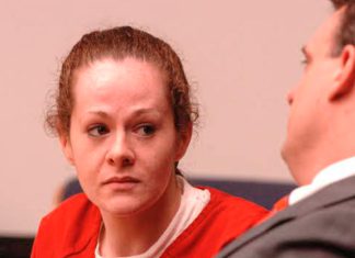 Christa Pike sobrevive a inyección letal en EEUU y buscan frenar otra ejecución Christa Gail Pike durante una comparecencia judicial en Tennessee.