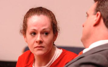 Christa Pike sobrevive a inyección letal en EEUU y buscan frenar otra ejecución Christa Gail Pike durante una comparecencia judicial en Tennessee.