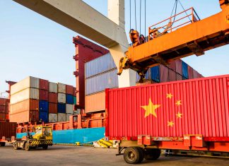 China consolida su comercio con un crecimiento sostenido en 2026 Contenedores de carga en un puerto de China durante operaciones de comercio exterior.