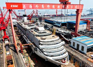 Rusia y China exploran ampliación de su cooperación naval y portuaria Buque comercial en construcción en un astillero de Shanghái, China.