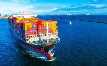 Rusia y China exploran ampliación de su cooperación naval y portuaria Buque comercial en construcción en un astillero de Shanghái, China.