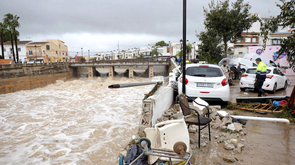 Inundaciones por la crecida del río Girona en Alicante, España, tras las lluvias de la DANA Adam.