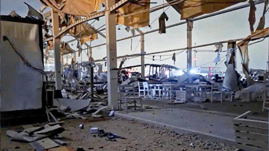 Instalaciones destruidas y estructuras dañadas en una base militar estadounidense en Arabia Saudita.