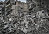 Hezbolá anuncia ayudas de hasta 14.000 dólares a familias afectadas por ataques israelíes Edificios destruidos y escombros en Tiro, Líbano, tras los bombardeos israelíes.