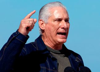 Cuba acusa a EEUU de obstaculizar su seguridad alimentaria Miguel Díaz-Canel señala con el dedo durante una intervención pública sobre el bloqueo de Estados Unidos contra Cuba.