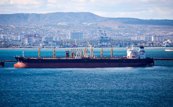 Diésel ruso comienza a llegar al mercado mundial Buque petrolero ruso en el puerto de Novorosíisk, en el mar Negro, en contexto de las exportaciones de diésel.