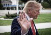 Donald Trump elogia a Rusia y acusa a Volodímir Zelenski de frenar la paz Donald Trump realiza un gesto con la mano durante una aparición pública, en el contexto de sus declaraciones sobre Rusia y Ucrania.