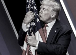 Seis de cada diez estadounidenses creen que Donald Trump se lucra con la presidencia ilegalmente Presidente estadounidense Donald Trump besa la bandera de EE.UU. durante una Conferencia de Acción Política Conservadora en marzo, 2020