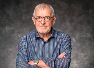 Francis Halzen gana el Nobel de Física por abrir una ventana al universo desde la Antártida Francis Halzen, investigador principal de IceCube y ganador del Premio Nobel de Física 2026.